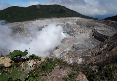 El volcán Poás destaca en la lista de patrimonios geológicos mundiales